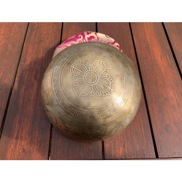 Genuine Nepalese Singing Bowl - Hand Made &amp; Hand Engraved In Nepal (E) 🇳🇵 - Island Buddha