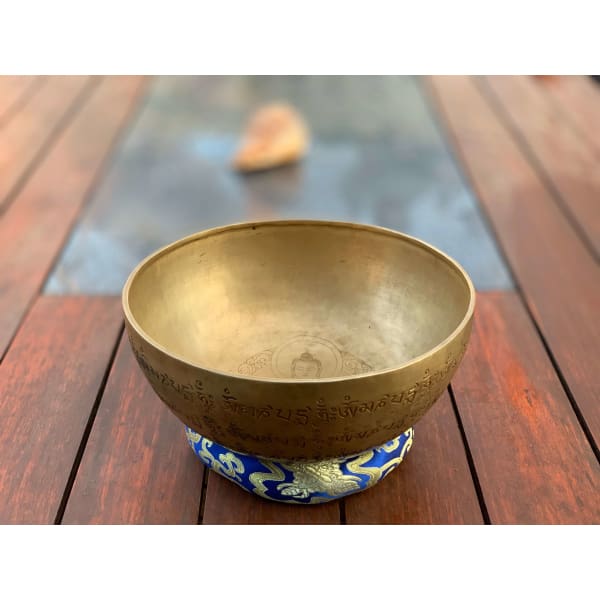 A$347 - GENUINE NEPALESE SINGING BOWL - HAND MADE &amp; HAND ENGRAVED IN NEPAL🇳🇵NOTE D4 &amp; A2 BUDDHA ENGRAVED 3KG (5) ISLAND BUDDHA
